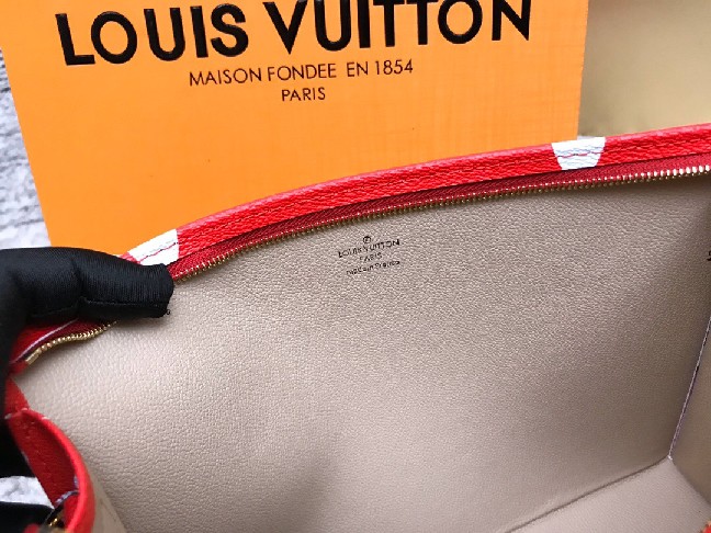 Louis Vuitton LV ESCALE POCHE TOILETTE 26 M69138 Red